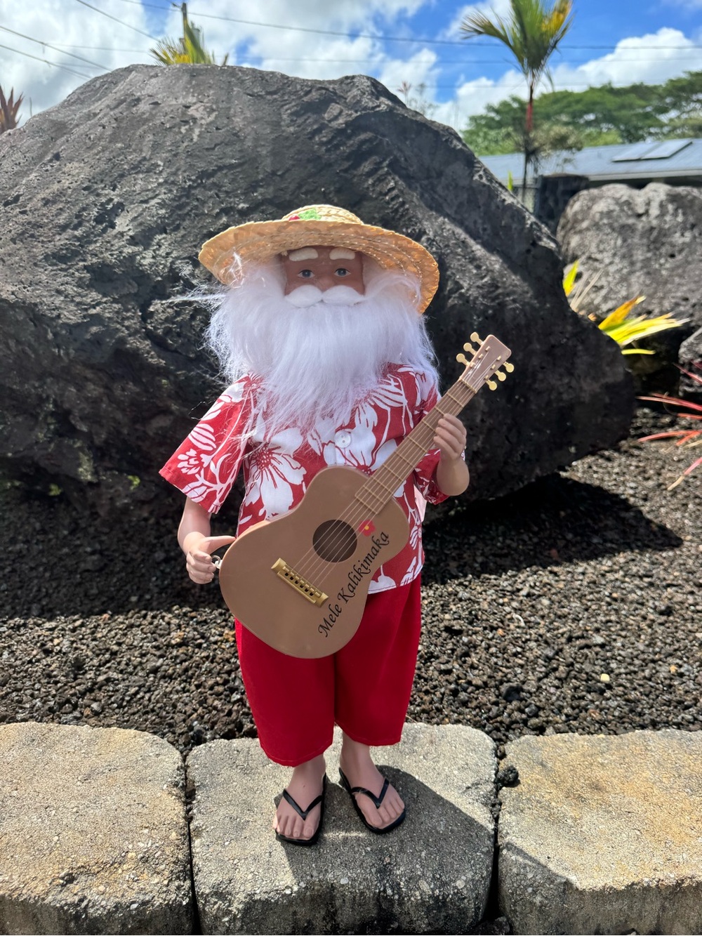 Christmas in July Hawaiian Santa “Mele Kalikimaka” Ukulele X-MAS Decor 18.2” NWT